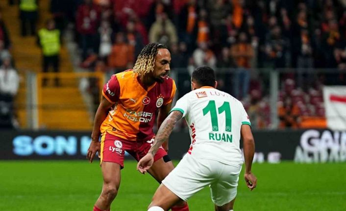 Trendyol Süper Lig: Galatasaray: 1 - Corendon Alanyaspor: 0 (İlk yarı)
