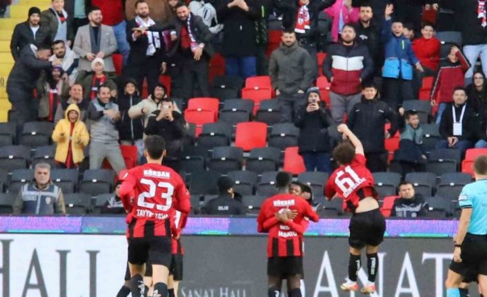 Trendyol Süper Lig: Gaziantep FK: 1 - Trabzonspor: 2 (İlk yarı)