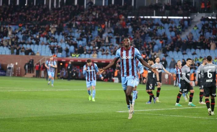 Trendyol Süper Lig: Trabzonspor: 1 - Fatih Karagümrük: 1 (İlk yarı)