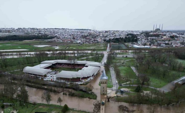 Tunca Nehri taştı, Kırkpınar güreşlerinin yapıldığı Er Meydanı sular altında kaldı