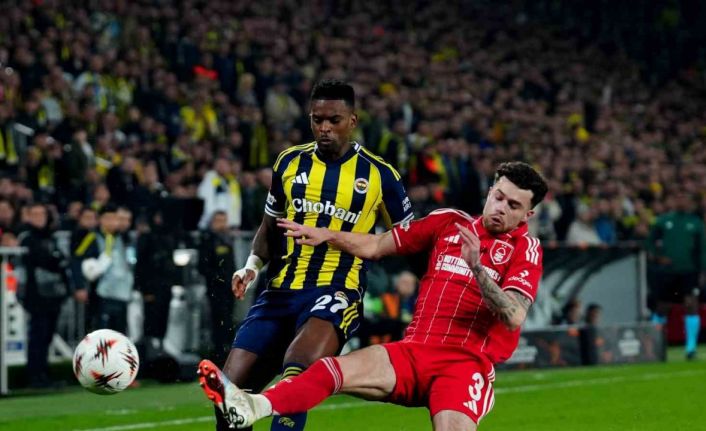 UEFA Avrupa Ligi: Fenerbahçe: 0 - Nottingham Forest: 2 (İlk yarı)