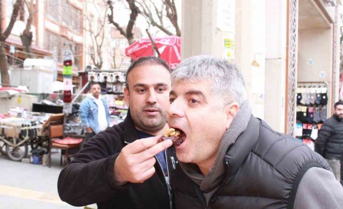 Uzman diyetisyenden iftar ve sahur arasında 2 litre su tüketimi önerisi