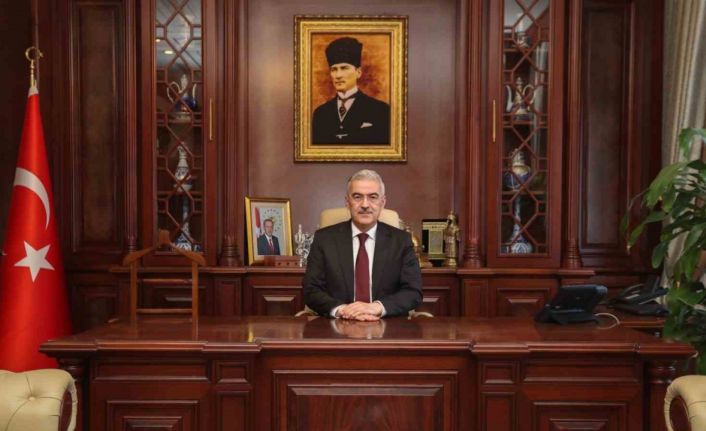 Vali Erol Ayyıldız: "Asrın felaketi, devletin ve milletin kenetlendiği tarihi bir imtihan olmuştur"