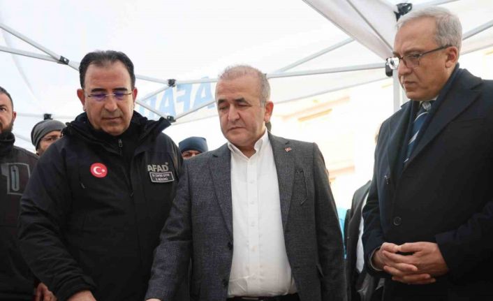 Vali Hatipoğlu: "Arama ve tarama faaliyetleri geniş bir alan içerisinde devam ediyor"