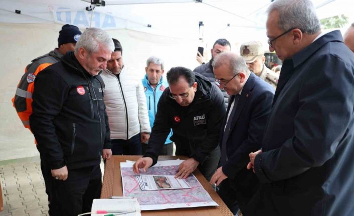 Vali Hatipoğlu kayıp şahıs için, "Maalesef henüz olumlu bir haber alamadık"