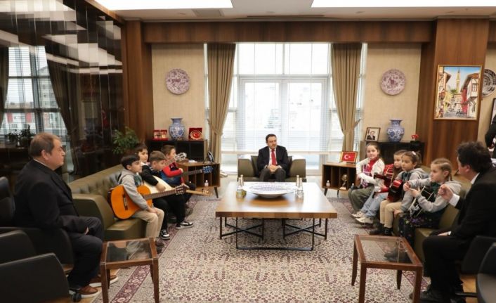 Vali Musa Işın, Halk Eğitim Merkezi Müzik Topluluğu öğrencilerini kabul etti