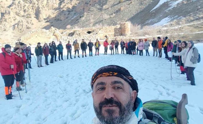 Van’da beyaz örtü altında tarihe yolculuk: Der Meryem Manastırı ziyaret edildi