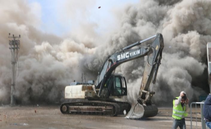 Yıkım firması korkutucu gerçeği gözler önüne serdi: ’’Binaların kolonlarını yıktığımız zaman demir bulamıyoruz"