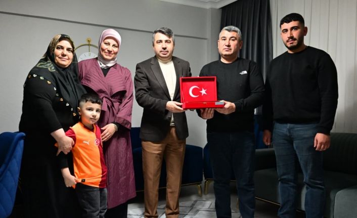 Yıldırım Belediye Başkanı Yılmaz, iftarda şehit er Samet Çaldır’ın ailesine misafir oldu