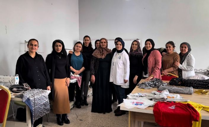 Yüksekova’da kadınlar dikiş-nakış kursuyla hem meslek ediniyor hem sosyalleşiyor
