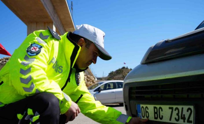 43 ilin geçiş güzergahında APP plakalı araçlar durduruldu: Sürücülere uyarı yapıldı