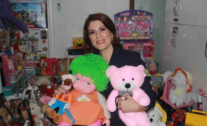 44’üncü yaş gününde hediye yerine oyuncak istedi: Oda dolusu oyuncak ile sevgi evlerindeki çocukları mutlu edecek