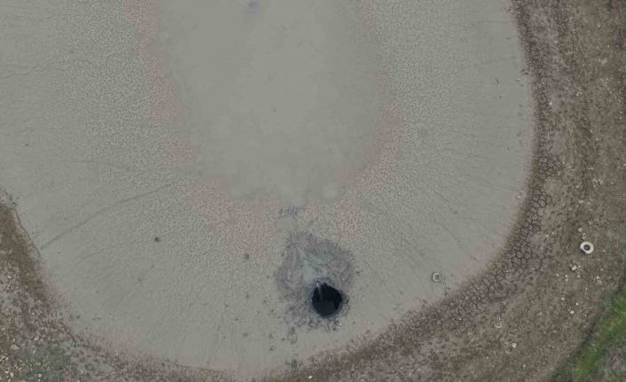 46 yıl sonra ortaya çıktı: Gölet çöktü, su yer altından başka noktadan çıktı