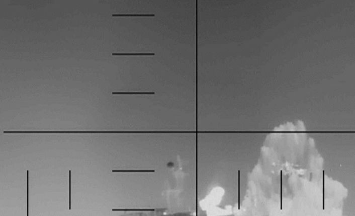 ABD, İran’a ait savaş gemisinin torpido ile vurulma anlarını paylaştı