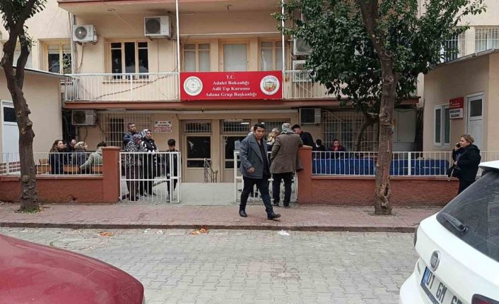 Adana’da yol kesip bıçakla saldırdılar: 17 yaşındaki çocuk öldü, 2 ağabeyi yaralandı