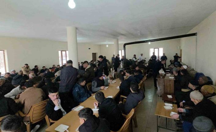 Ahlat’ta bayram geleneği yaşatılıyor: Halise yemeği aynı sofrada buluşturuyor