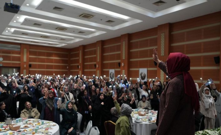 AK Parti İstanbul İl Kadın Kolları Başkanlığı tarafından kadın kolları mahalle başkanlarına yönelik iftar programı düzenlendi