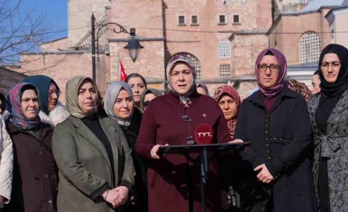 AK Parti Kadın Kolları’nın 300 bini aşkın hatminin duası Ayasofya’da yapıldı