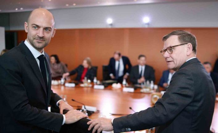 Almanya Dışişleri Bakanı Wadephul: "İran’da rejim değişikliğinin askeri yollarla gerçekleştirilebileceğini düşünmüyorum"