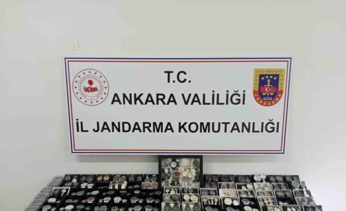 Ankara’da kaçakçılık operasyonları: Yasa dışı yollarla yurda sokulmuş tütün ürünü, gıda malzemesi ve çok sayıda saat ele geçirildi