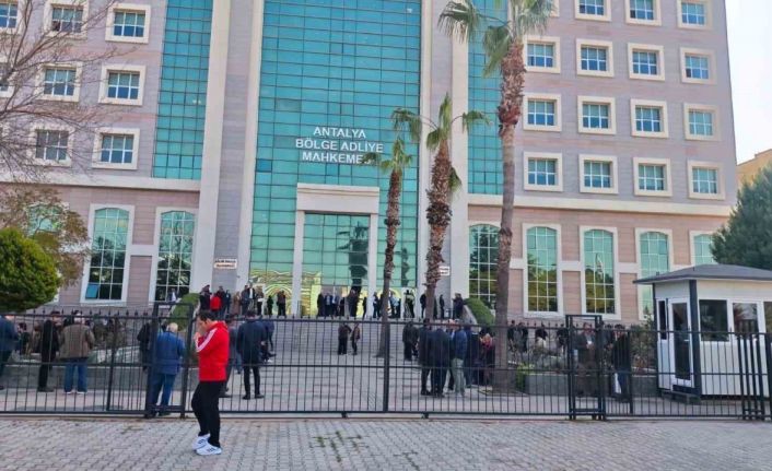 Antalya Büyükşehir Belediyesi yolsuzluk ve rüşvet davasında 2’nci gün: Tutuksuz sanıkların savunmaları alınmaya devam ediliyor