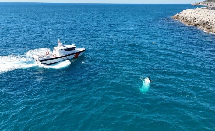 Antalya’da balıkçı teknesi battı: 3 kişi son anda denize atlayarak kurtuldu