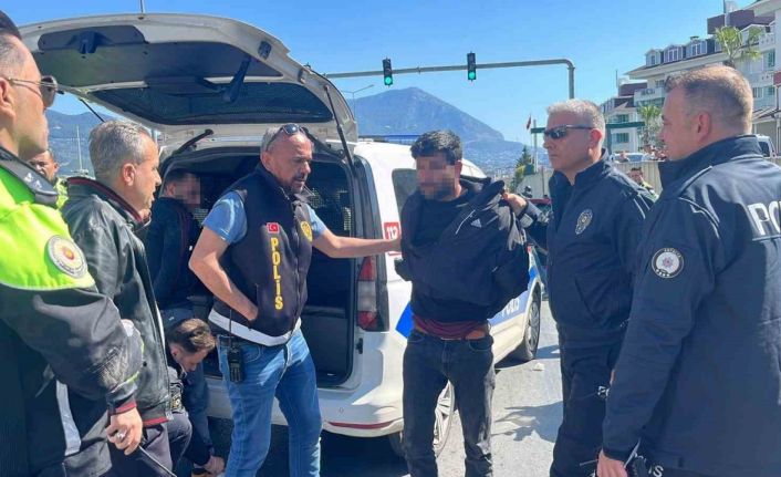 Antalya’da ehliyetsiz sürücü ortalığı birbirine kattı: 357 bin lira ceza yedi