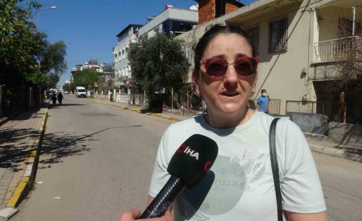 Antalya’da iki motosikletlinin yola savrulduğu kaza kameraya yansıdı, mahalleli kasis istedi