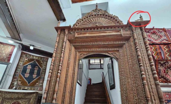 Antalya’daki halı dükkanında dekor olarak kullanılan tarihi mihrap Konya’ya dönüyor