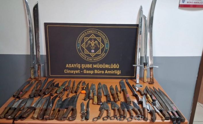 Asayiş uygulamalarında ruhsatsız silahlar, kesici aletler ve uyuşturucu maddeler ele geçirildi