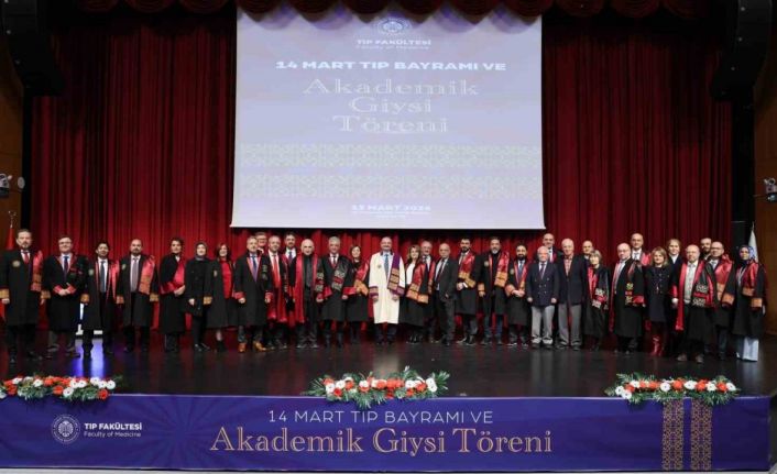 Atatürk Üniversitesinde  Tıp Bayramı ve akademik giysi töreni coşkusu