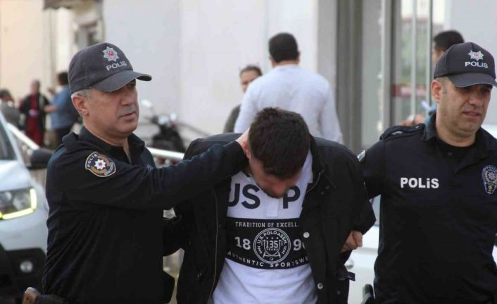 Ayağıyla araç sürdü: Ev hapsi ve her türlü motorlu araç kullanmama cezası aldı