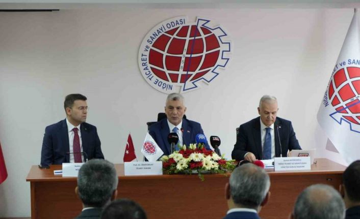 Bakan Bolat: "Kuzey ve güneyimizde mini dünya savaşı var. Türkiye bunlardan kendini korumayı başardı"