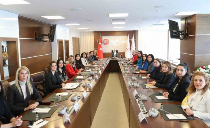 Bakan Göktaş, baroların kadın ve çocuk hakları komisyonu temsilcileriyle bir araya geldi