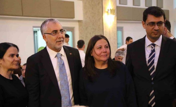 Bakan Işıkhan: "Türkiye olarak, sulhun ve sağ duyunun hakim olduğu bir diplomasi ortamının tesisi için çalışmaya devam edeceğiz"