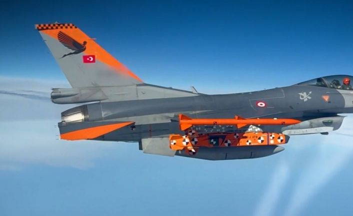 Bakan Kacır: "Milli seyir füzemiz SOMJ, canlı harp başlığıyla gerçekleştirilen son atış testinde hedefini tam isabetle vurdu"