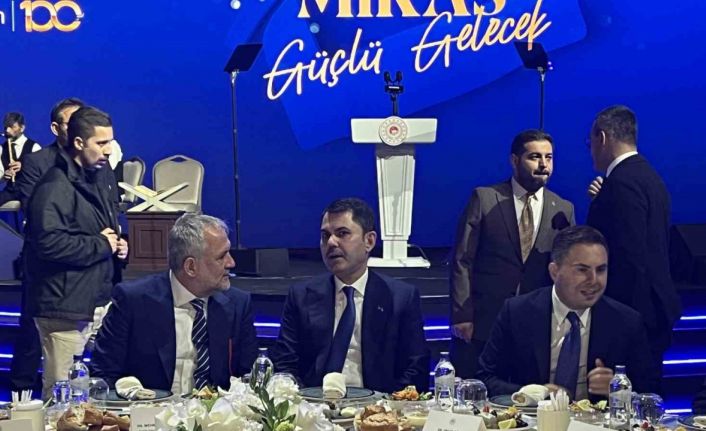 Bakan Kurum: "Devlet ve millet el ele vererek, asrın felaketini, asrın dayanışmasına dönüştüren büyük bir seferberlik başlattık"