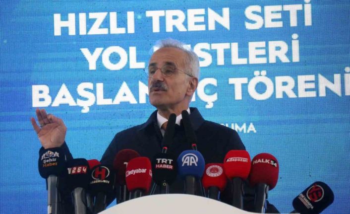 Bakan Uraloğlu: "Türkiye’nin 225 kilometre hıza sahip milli elektrikli hızlı trenimizin yol testlerini bugün resmen başlatıyoruz"