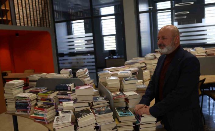Başkan Çolakbayrakdar: "Kütüphaneler haftası vesilesiyle bilgiyle büyüyen bir şehir inşa ediyoruz"