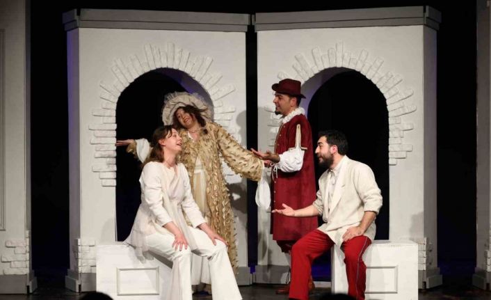 Başkan Doğan; "Tiyatro ortak değerlerin yaşatılmasında çok önemli bir yere sahiptir"