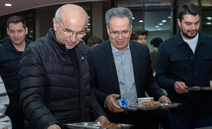 Başkan Er ile Rektör Akpolat sahur programında öğrencilerle bir araya geldi