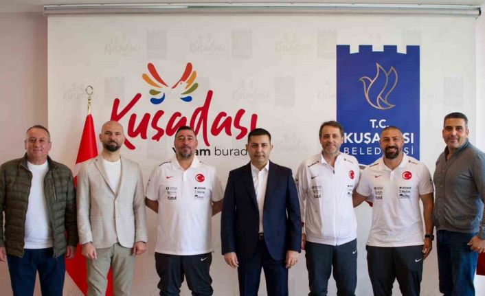 Başkan Günel, Plaj Futbolu Milli Takımı’nın teknik ve idari kadrosunu ağırladı