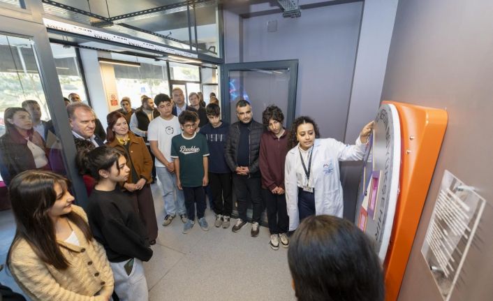 Başkan Seçer: "Aratos Matematik Evi, öğrencilerimiz için son derece güzel bir bilim atölyesi"