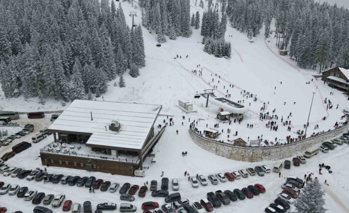 Batı Karadeniz’in en uzun pistine sahip Ilgaz Dağı, bayram tatilinde kayak severleri ağırlayacak