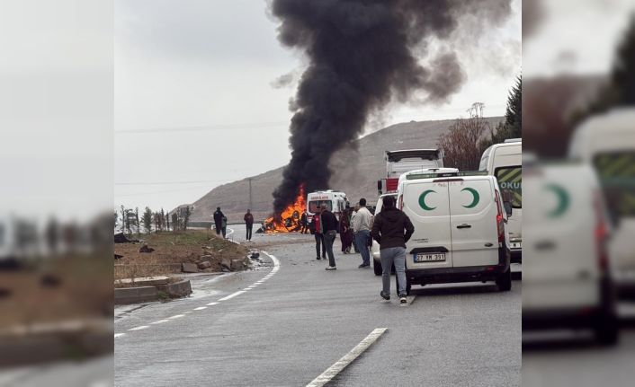 Batman’da sürücüsünün kontrolünden çıkan otomobil takla atıp alev aldı