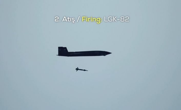 Bayraktar KIZILELMA LGK-82 ve TEBER-82 mühimmatlarıyla hedefi tam isabetle vurdu
