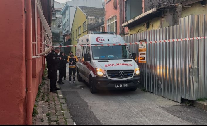 Beyoğlu’nda çıkan yangında 1 yaşındaki bebek hayatını kaybetti, 2 kişi yaralandı