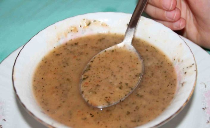 Bilecik’te Ramazan ayının vazgeçilmesi ısırgan otlu tarhana çorbası