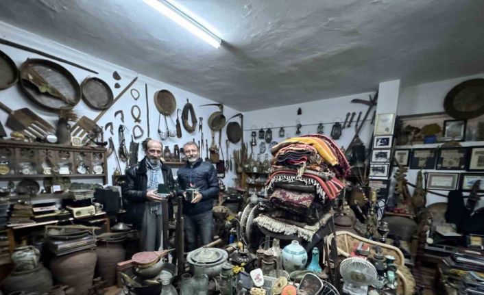 Bir bisküvi kutusuyla başladı, 15 bine yakın parçadan oluşan etnografya koleksiyonuna dönüştü