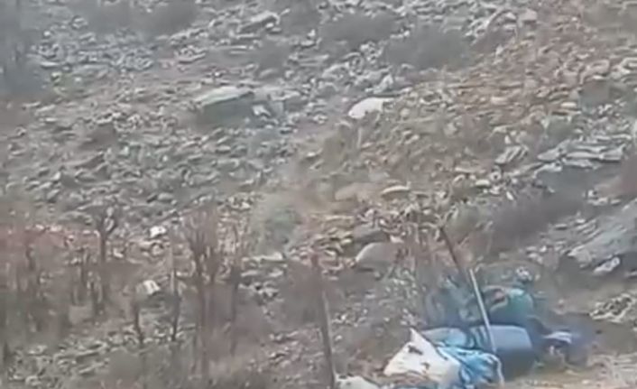 Bitlis’te heyelan köy yolunu kapattı